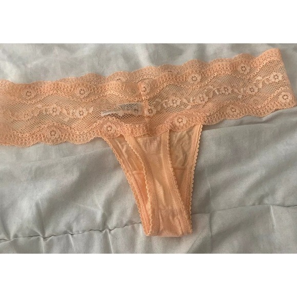 b.‎ tempt'd By Wacoal 933182 - Apricot Ice - Lace Waist Thong Panty Sz S - Picture 3 of 3